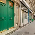 Cozy And Modern Next To Sacre-Coeur